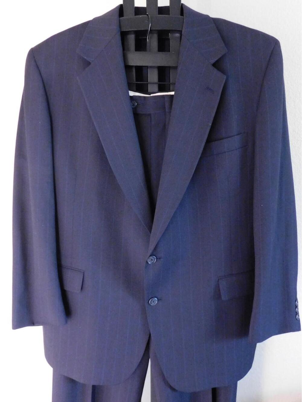 Botany 500 Couture Men's 2 Piece Suit Size 48L Black Pinstripe 100% Wool - Picture 2 of 5
